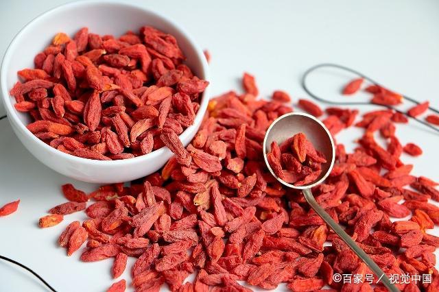 枸杞改善口干舌燥，这些人群饮用，效果更佳