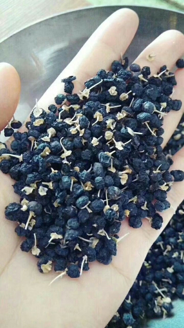 枸杞改善更年期 一天该吃多少合适