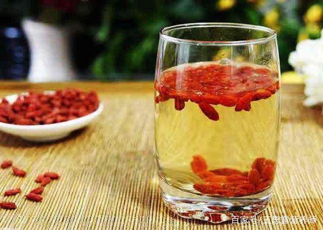 枸杞直接吃好还是泡水好?一文带你了解两者差异与选择